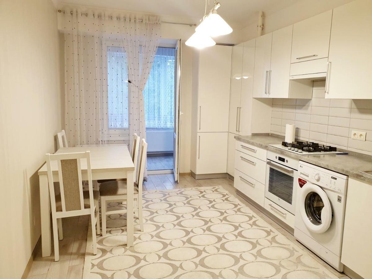 Center Apartment On Albisoara Street Chisinau Ngoại thất bức ảnh